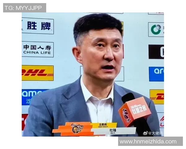 广东夺冠!丁伟杜锋相视一笑,赵睿淡定,朱芳雨握手机,周鹏问候 广东夺冠!丁伟杜锋相视一笑,赵睿淡定,朱芳雨握手机,周鹏问候